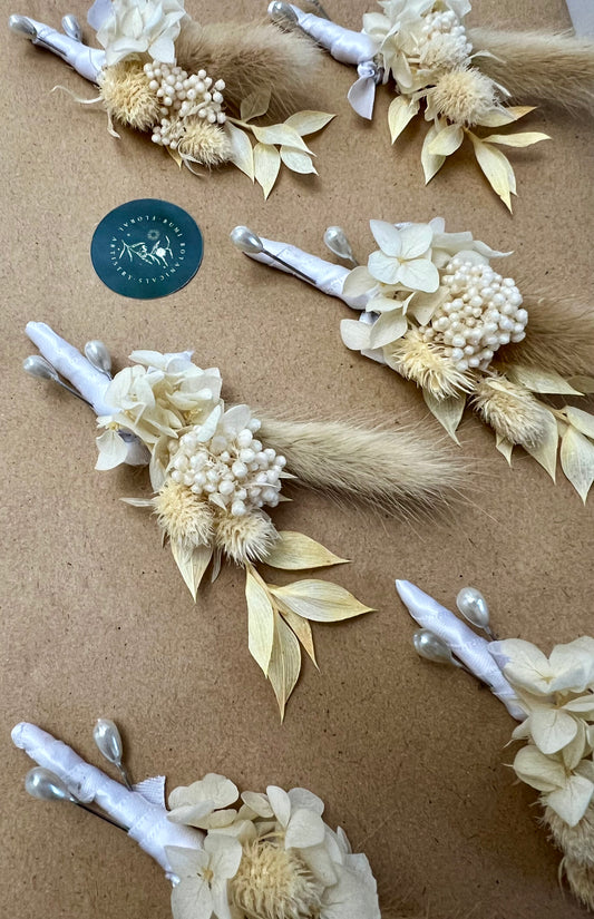 Elegant Dried Flower Buttonholes – Set of 6